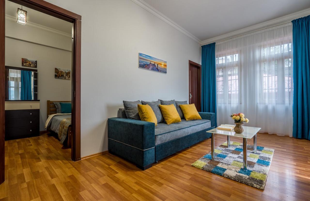 Golden View Apartment Tbilisi Buitenkant foto