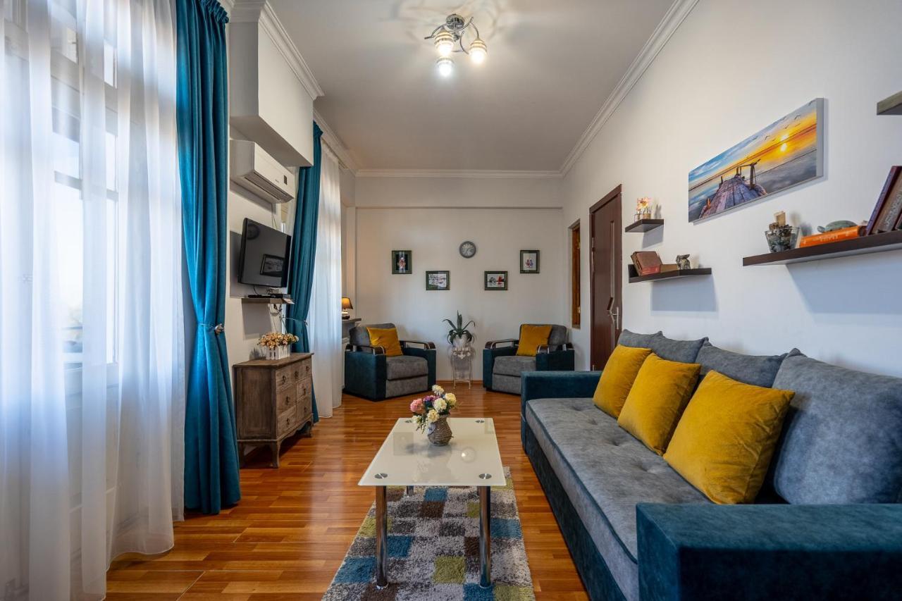 Golden View Apartment Tbilisi Buitenkant foto